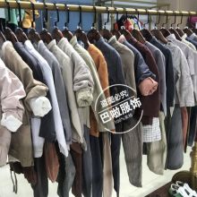 深圳市龙岗区衣缘轩服装批发行 一站式鞋帽零售新体验