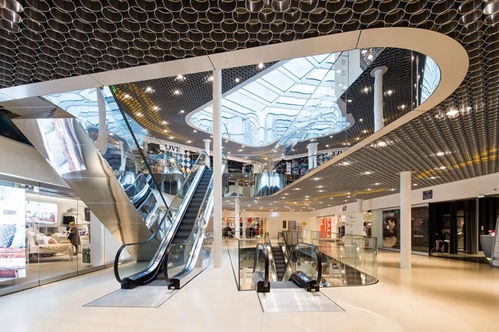 融合美学与功能的小型商业综合体——箱包销售空间设计的创新探索